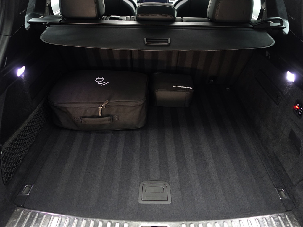 
Porsche Cayenne 3.0 E-Hybrid Exclusive Manufaktur- Alcantara Afwerking, Carbon, Soft Close, Stoelventilatie, Sport Interieur vol									