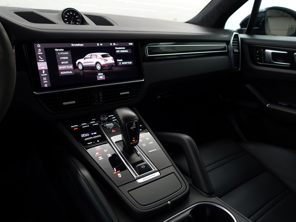 
Porsche Cayenne 3.0 E-Hybrid Exclusive Manufaktur- Alcantara Afwerking, Carbon, Soft Close, Stoelventilatie, Sport Interieur vol									