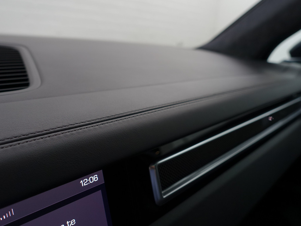 
Porsche Cayenne 3.0 E-Hybrid Exclusive Manufaktur- Alcantara Afwerking, Carbon, Soft Close, Stoelventilatie, Sport Interieur vol									