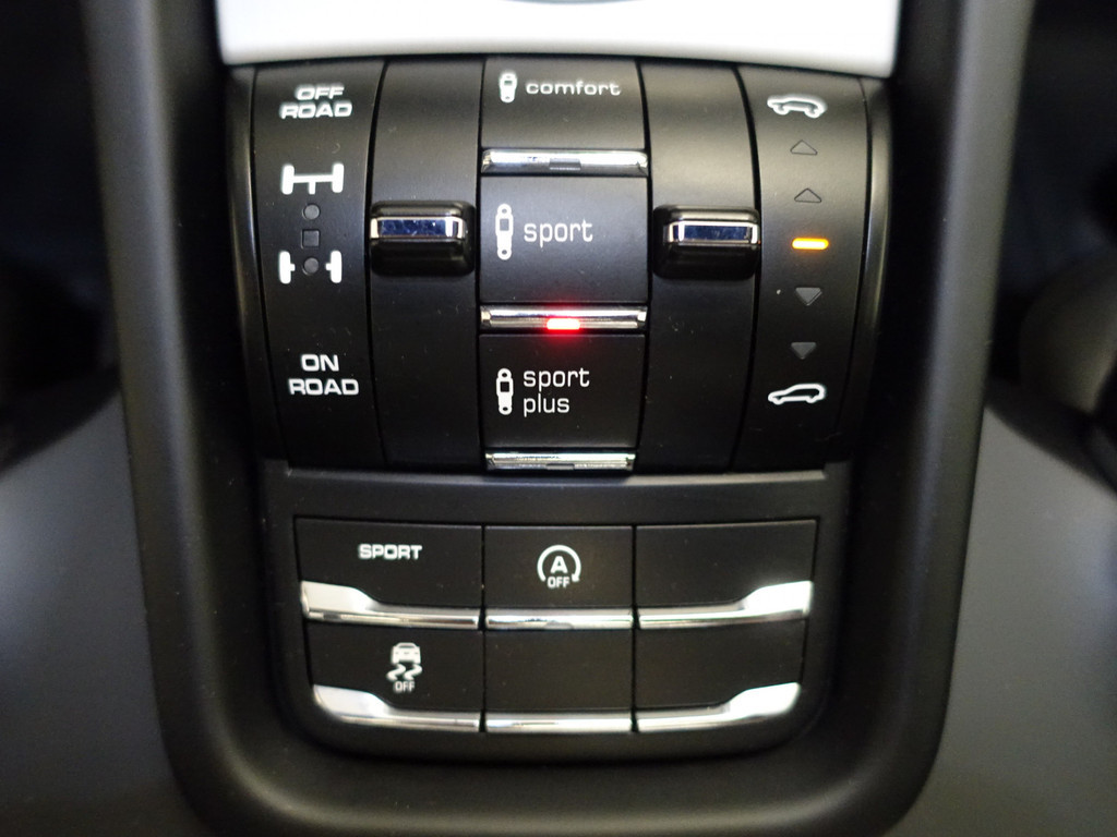 
								Porsche Cayenne 3.0 D Sport Chrono 310Pk Aut- Panoramadak, Bose Audio, Memory Seats, Stoelventilatie, Park Assist vol									