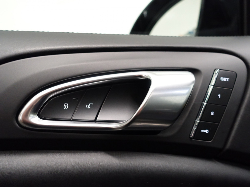 
								Porsche Cayenne 3.0 D Sport Chrono 310Pk Aut- Panoramadak, Bose Audio, Memory Seats, Stoelventilatie, Park Assist vol									