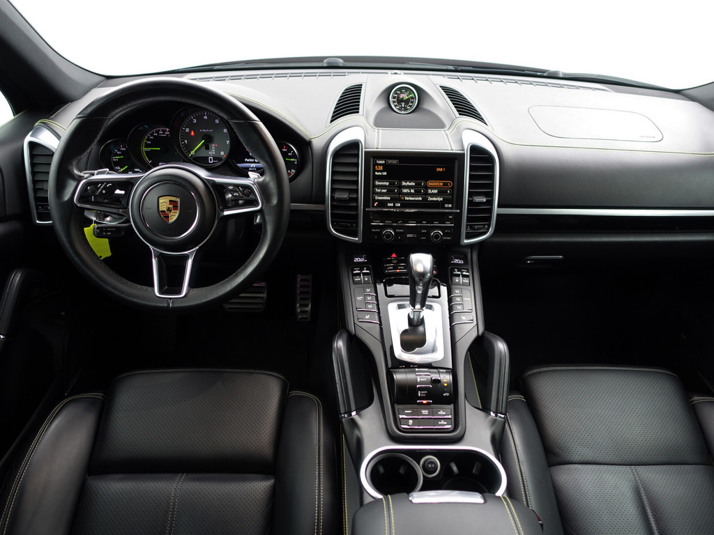 
Porsche Cayenne 3.0 S E-Hybrid Sport Design Aut- Volledig Dealer Onderhouden, Sport Chrono, Bose Audio, Memory Seats vol									