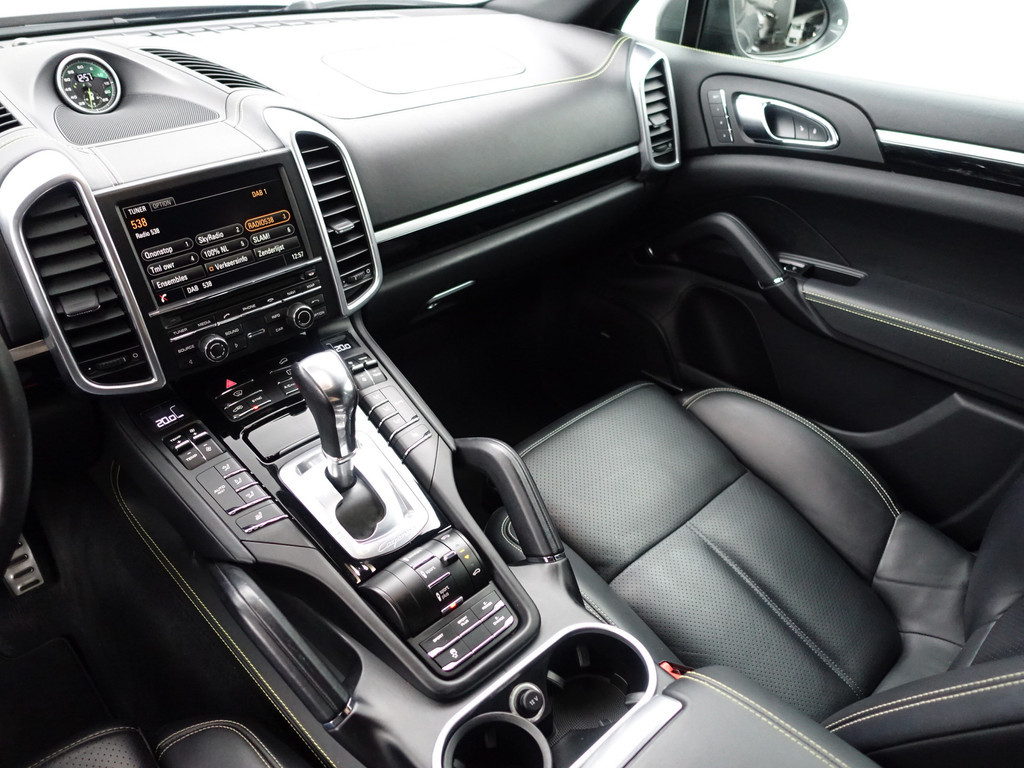 
Porsche Cayenne 3.0 S E-Hybrid Sport Design Aut- Volledig Dealer Onderhouden, Sport Chrono, Bose Audio, Memory Seats vol									