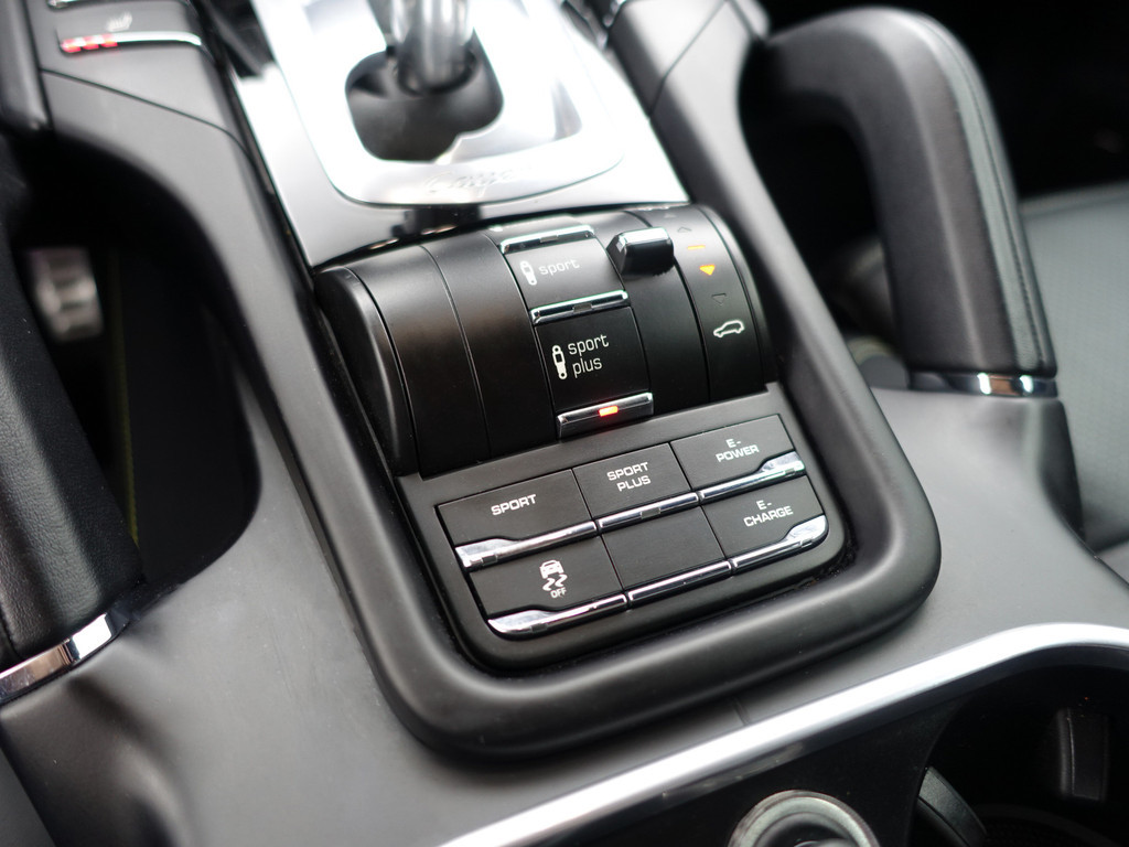 
Porsche Cayenne 3.0 S E-Hybrid Sport Design Aut- Volledig Dealer Onderhouden, Sport Chrono, Bose Audio, Memory Seats vol									