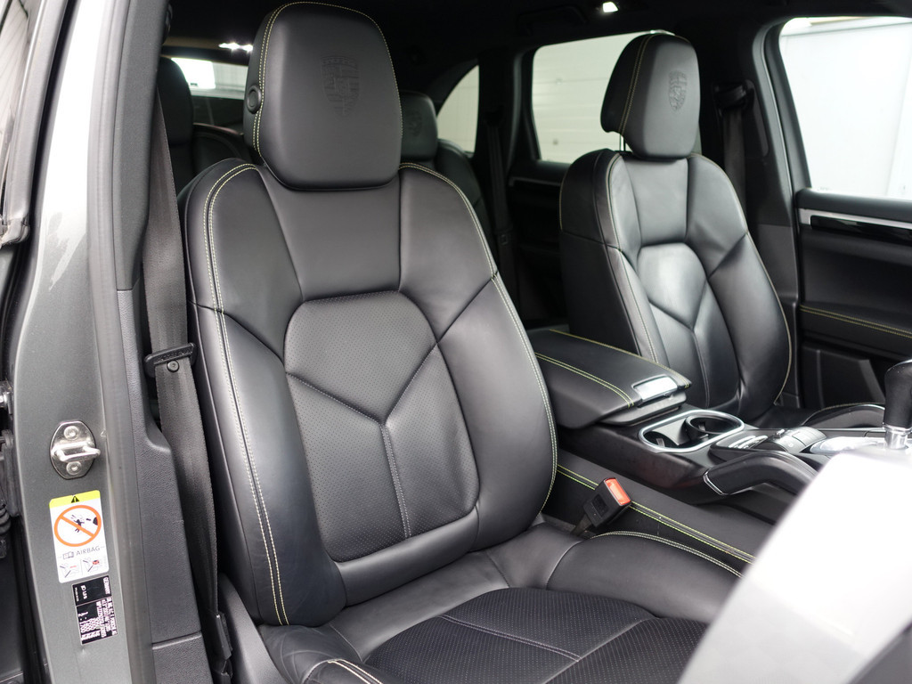 
Porsche Cayenne 3.0 S E-Hybrid Sport Design Aut- Volledig Dealer Onderhouden, Sport Chrono, Bose Audio, Memory Seats vol									