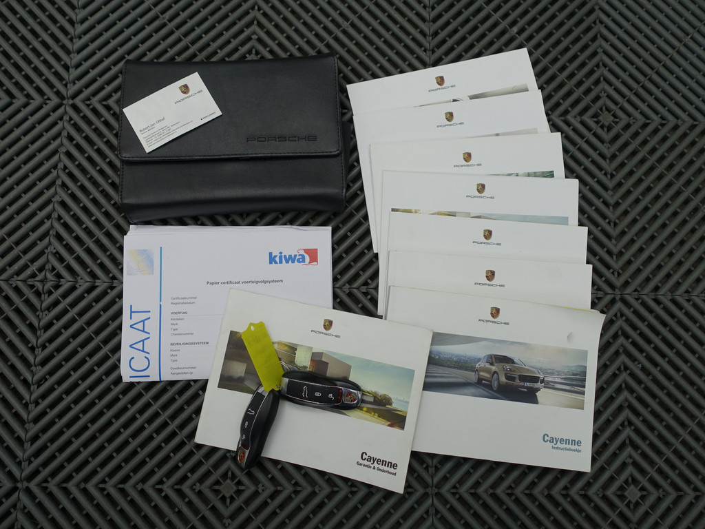 
Porsche Cayenne 3.0 S E-Hybrid Sport Design Aut- Volledig Dealer Onderhouden, Sport Chrono, Bose Audio, Memory Seats vol									