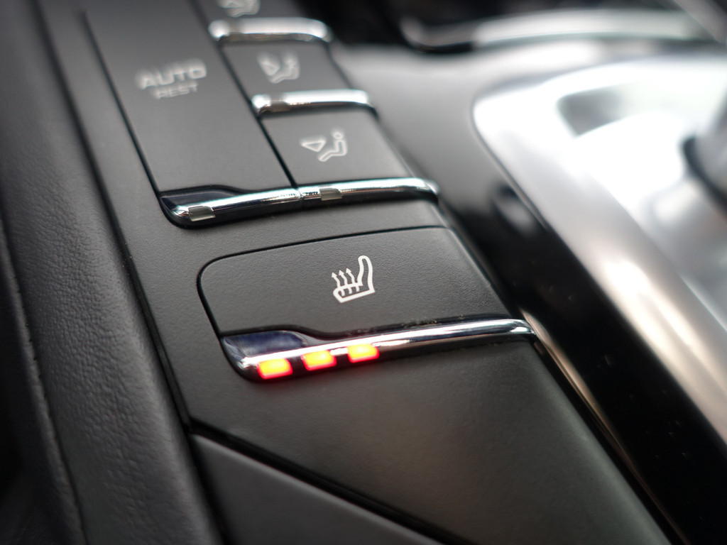 
Porsche Cayenne 3.0 S E-Hybrid Sport Design Aut- Volledig Dealer Onderhouden, Sport Chrono, Bose Audio, Memory Seats vol									