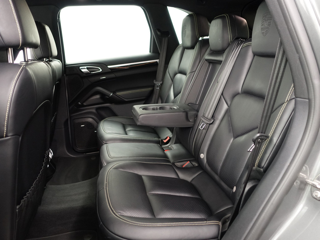 
Porsche Cayenne 3.0 S E-Hybrid Sport Design Aut- Volledig Dealer Onderhouden, Sport Chrono, Bose Audio, Memory Seats vol									