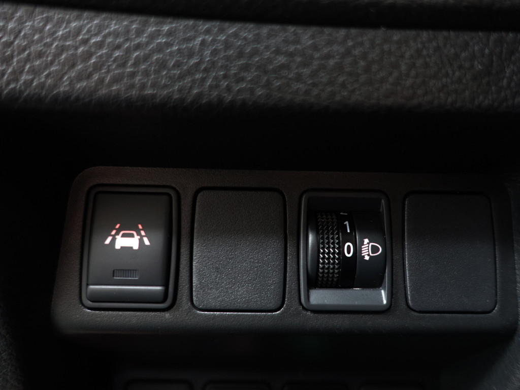 
Nissan QASHQAI 1.3 DIG-T N-Connecta Aut- Panodak, 360 Camera, Lane Assist, Trekhaak, Keyless, Xenon Led vol									