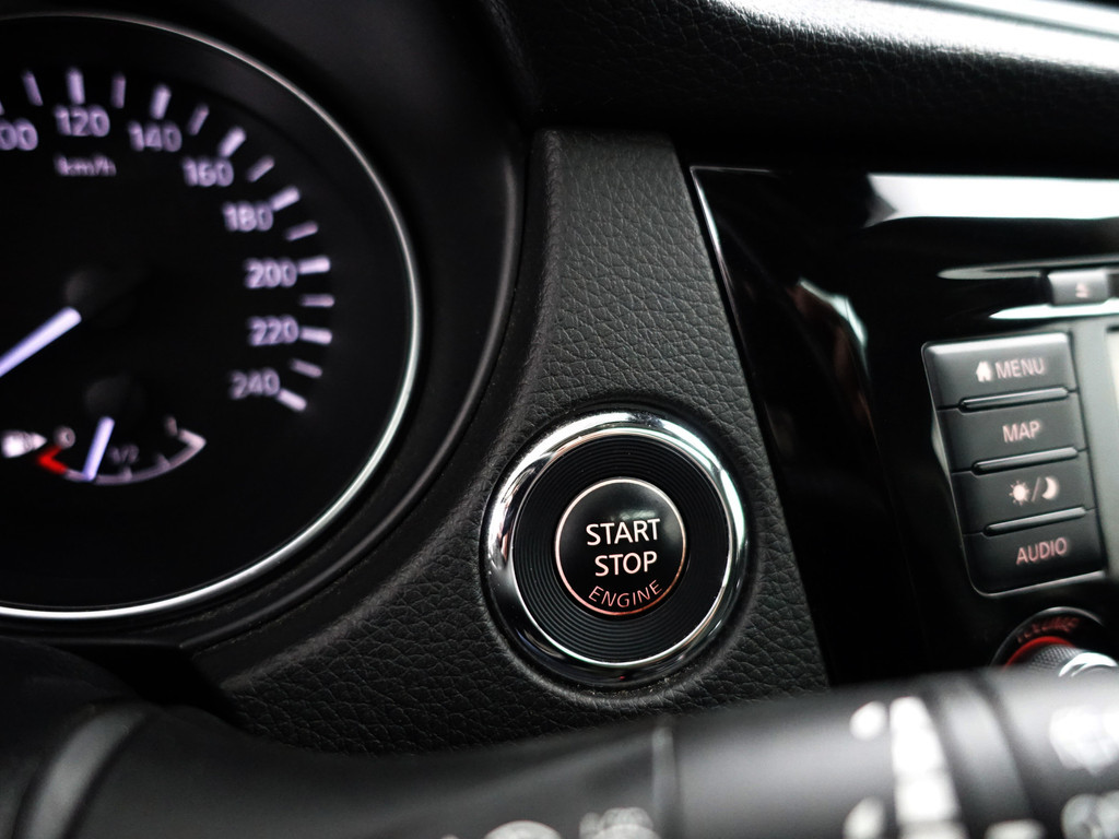 
Nissan QASHQAI 1.3 DIG-T N-Connecta Aut- Panodak, 360 Camera, Lane Assist, Trekhaak, Keyless, Xenon Led vol									