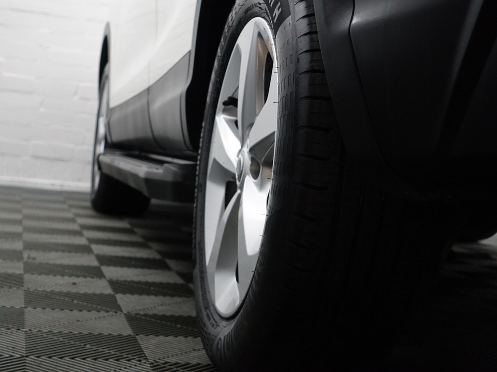 
Nissan QASHQAI 1.2 Business Edition- Treeplanken, 360 Camera, Led, Sfeerverlichting, Stoelverwarming, Lane Assist vol									