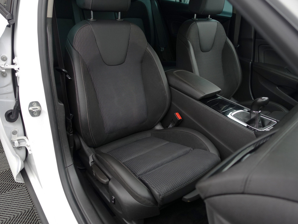 
Opel Insignia Grand Sport 1.5 Turbo OPC Line- Stuur/Stoelverwarming, Xenon Led, Lane Assist, Virtual Cockpit, Camera, Sport Interieur vol									