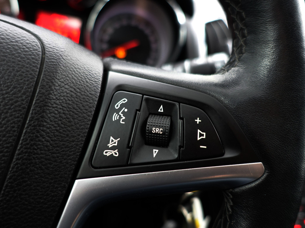 
Opel Zafira Tourer 1.4 Innovation OPC- 7 Pers, Panoramadak, Xenon Led, Stuur/Stoelverwarming, Camera, Sfeerverlichting, Sport Leder vol									