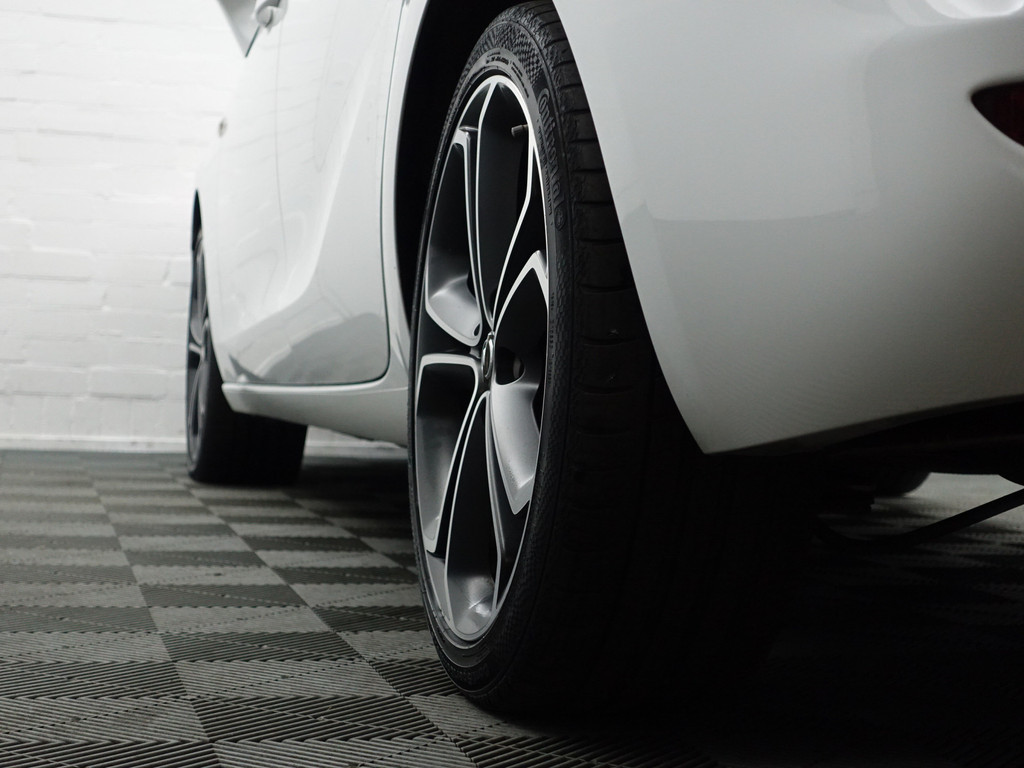 
Opel Zafira Tourer 1.4 Innovation OPC- 7 Pers, Panoramadak, Xenon Led, Stuur/Stoelverwarming, Camera, Sfeerverlichting, Sport Leder vol									