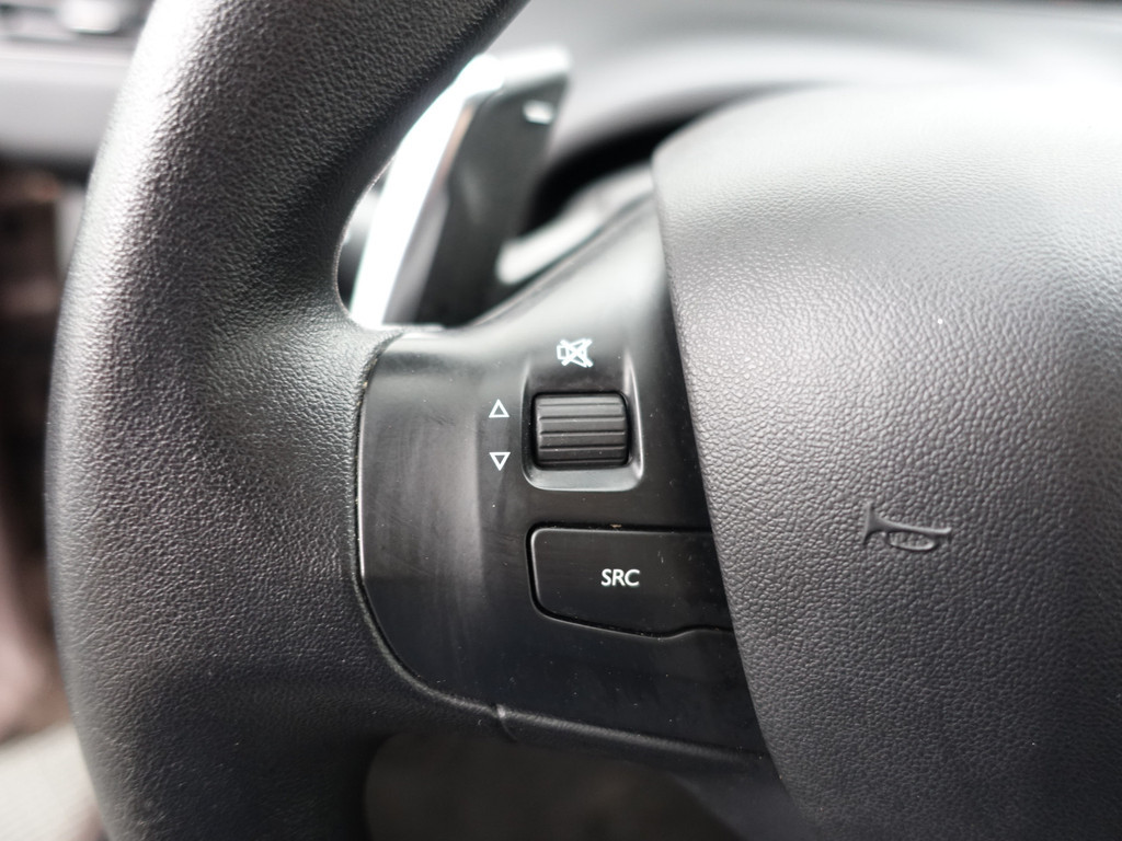 
								Peugeot 208 1.4 e-HDi Active Aut- Stoelverwarming, Cruise, Clima, Bluetooth Multimedia, Comfort Interieur vol									