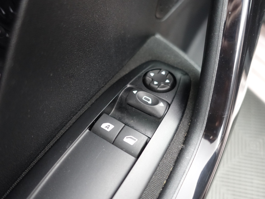 
								Peugeot 208 1.4 e-HDi Active Aut- Stoelverwarming, Cruise, Clima, Bluetooth Multimedia, Comfort Interieur vol									