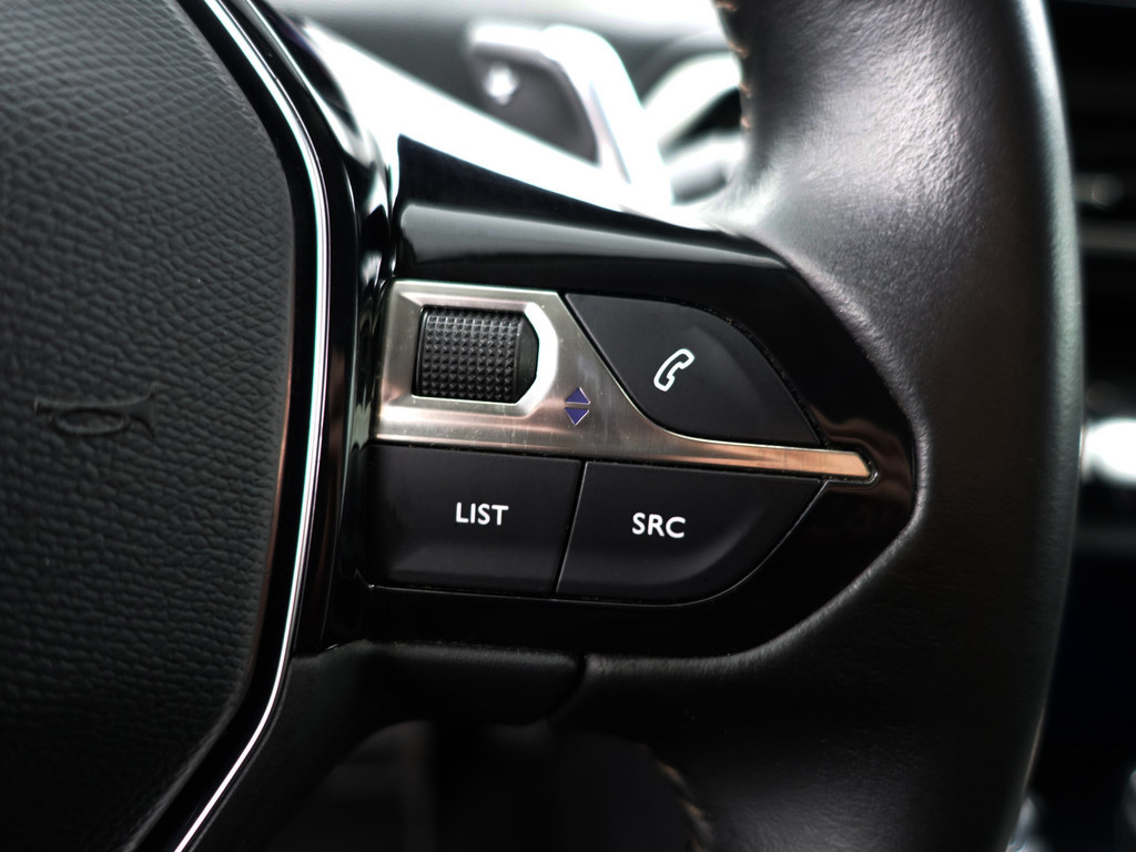 
								Peugeot 3008 1.2 PureTech Premium Aut- Xenon Led, 360 Camera, CarPlay, Carbon, Lane Assist, Keyless, Dynamic Select, Virtual Cockpit vol									