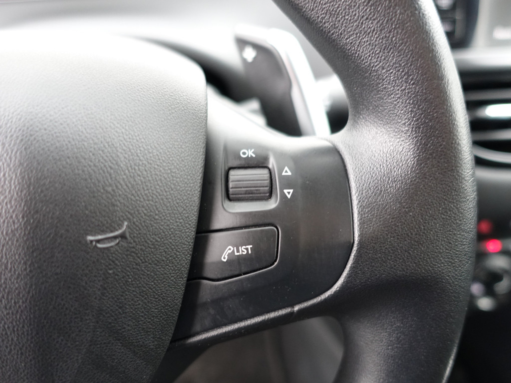 
								Peugeot 208 1.4 e-HDi Active Aut- Stoelverwarming, Cruise, Clima, Bluetooth Multimedia, Comfort Interieur vol									