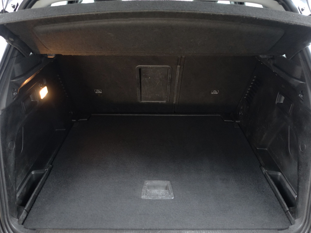 
								Peugeot 3008 1.2 PureTech Premium Aut- Xenon Led, 360 Camera, CarPlay, Carbon, Lane Assist, Keyless, Dynamic Select, Virtual Cockpit vol									