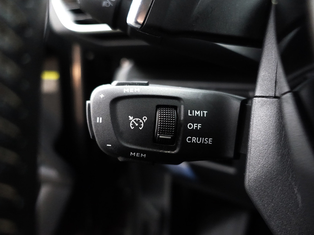 
								Peugeot 3008 1.2 PureTech Premium Aut- Xenon Led, 360 Camera, CarPlay, Carbon, Lane Assist, Keyless, Dynamic Select, Virtual Cockpit vol									