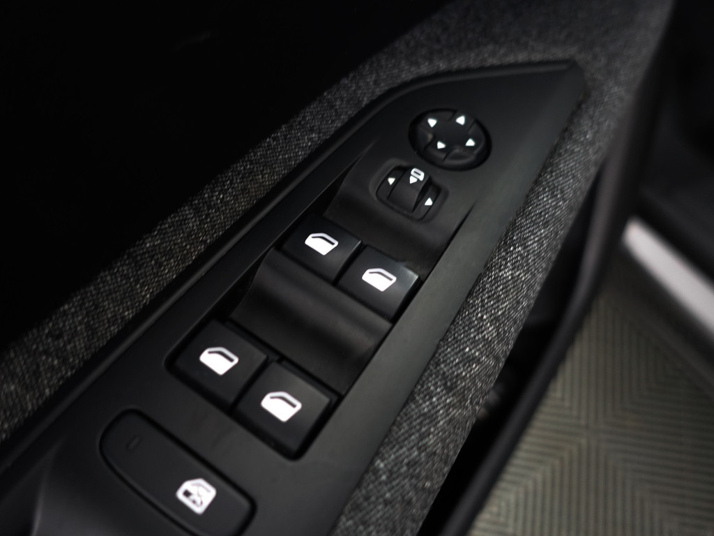 
								Peugeot 3008 1.2 PureTech Premium Aut- Xenon Led, 360 Camera, CarPlay, Carbon, Lane Assist, Keyless, Dynamic Select, Virtual Cockpit vol									