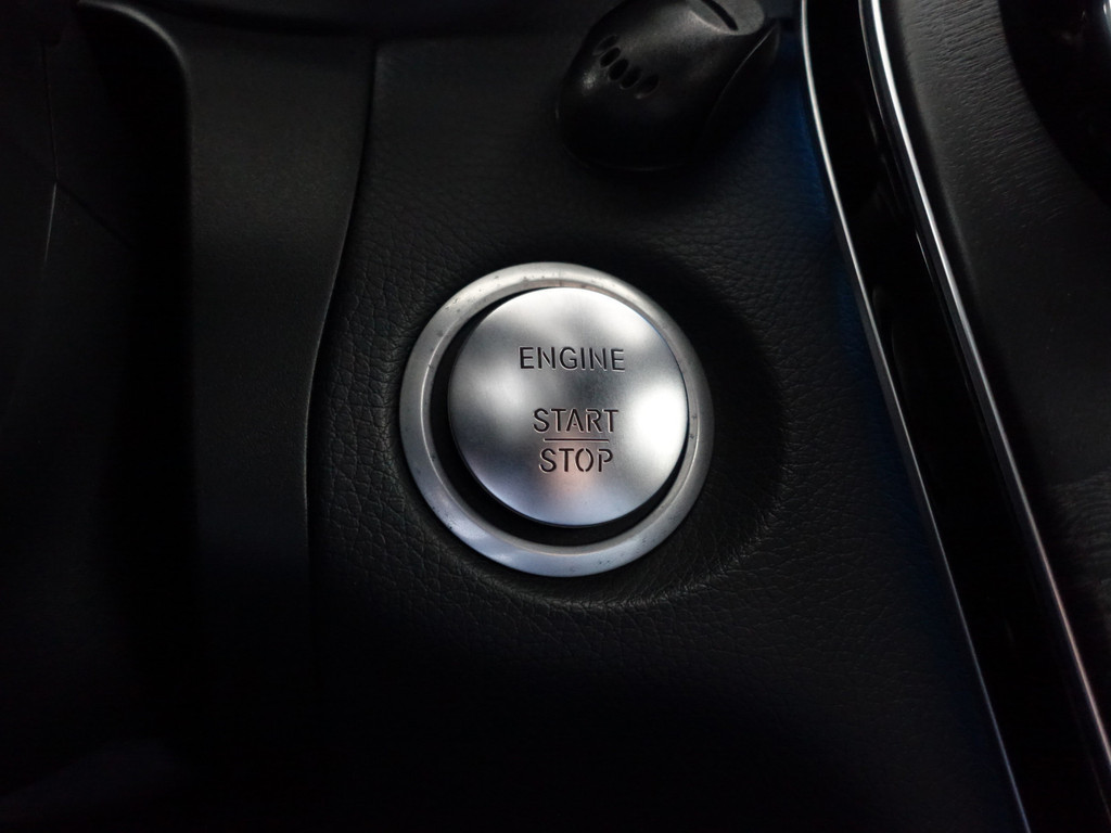 
Mercedes-Benz GLC 250 d 4MATIC AMG Prestige Aut- Xenon Led, Sfeerverlichting, Treeplanken, Camera, Keyless, Elek Trekhaak vol									