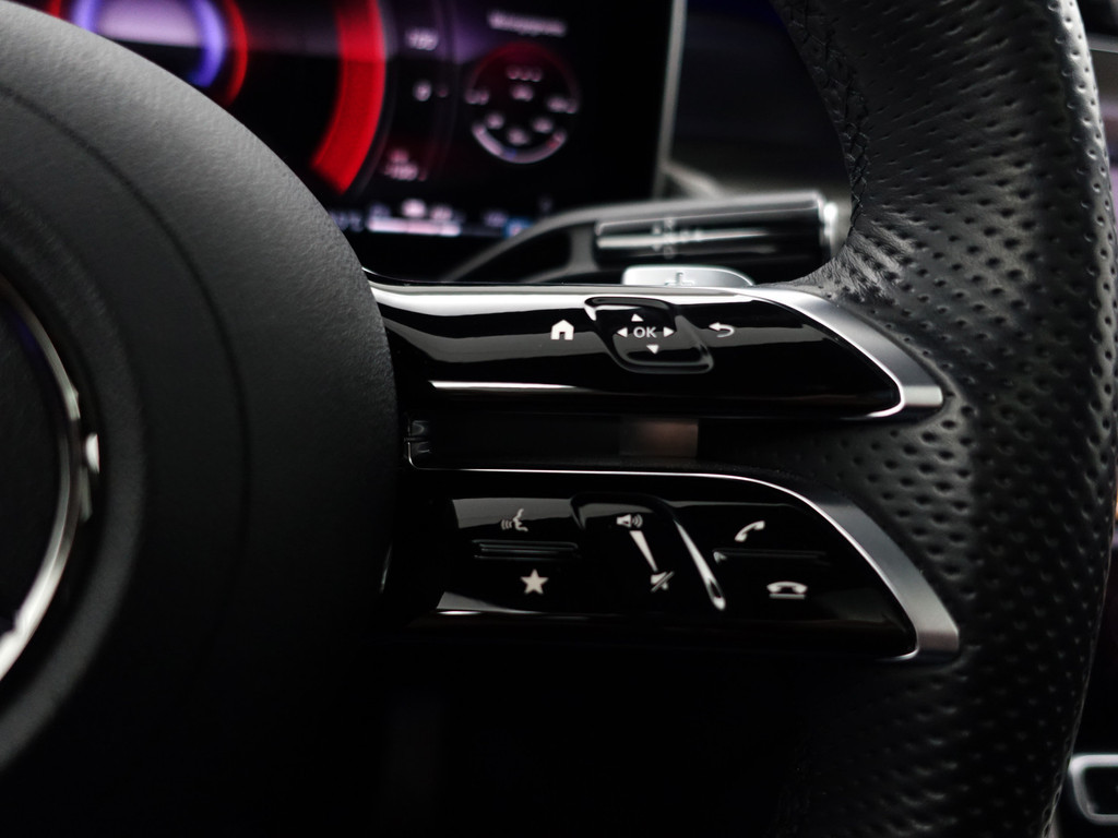 
Mercedes-Benz GLC 400e 4MATIC AMG Line- Achteras besturing, Burmester Audio, Head Up, Panoramadak, Carbon, Sfeerverlichting vol									