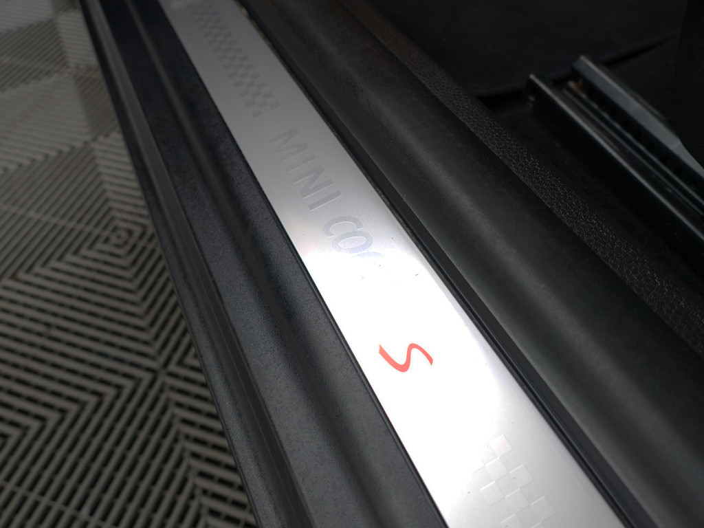 
MINI Clubman 1.6 Cooper S Final Edition Aut- Panoramadak, Park Assist, Navi, BI Xenon, Sfeerverlichting, Two Tone vol									