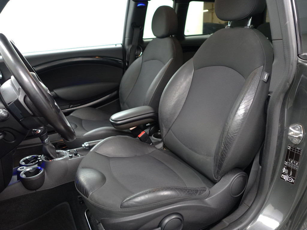 
MINI Clubman 1.6 Cooper S Final Edition Aut- Panoramadak, Park Assist, Navi, BI Xenon, Sfeerverlichting, Two Tone vol									