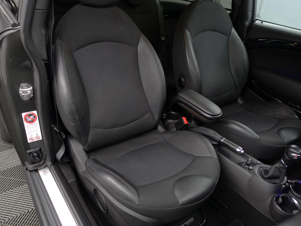 
MINI Clubman 1.6 Cooper S Final Edition Aut- Panoramadak, Park Assist, Navi, BI Xenon, Sfeerverlichting, Two Tone vol									