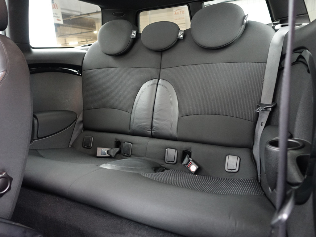 
MINI Clubman 1.6 Cooper S Final Edition Aut- Panoramadak, Park Assist, Navi, BI Xenon, Sfeerverlichting, Two Tone vol									