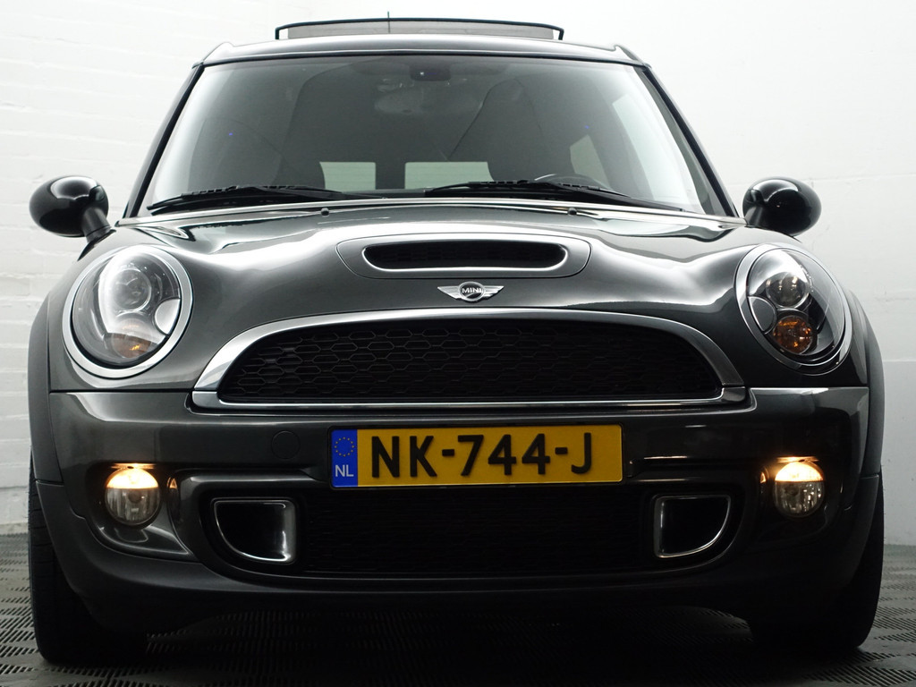 
MINI Clubman 1.6 Cooper S Final Edition Aut- Panoramadak, Park Assist, Navi, BI Xenon, Sfeerverlichting, Two Tone vol									