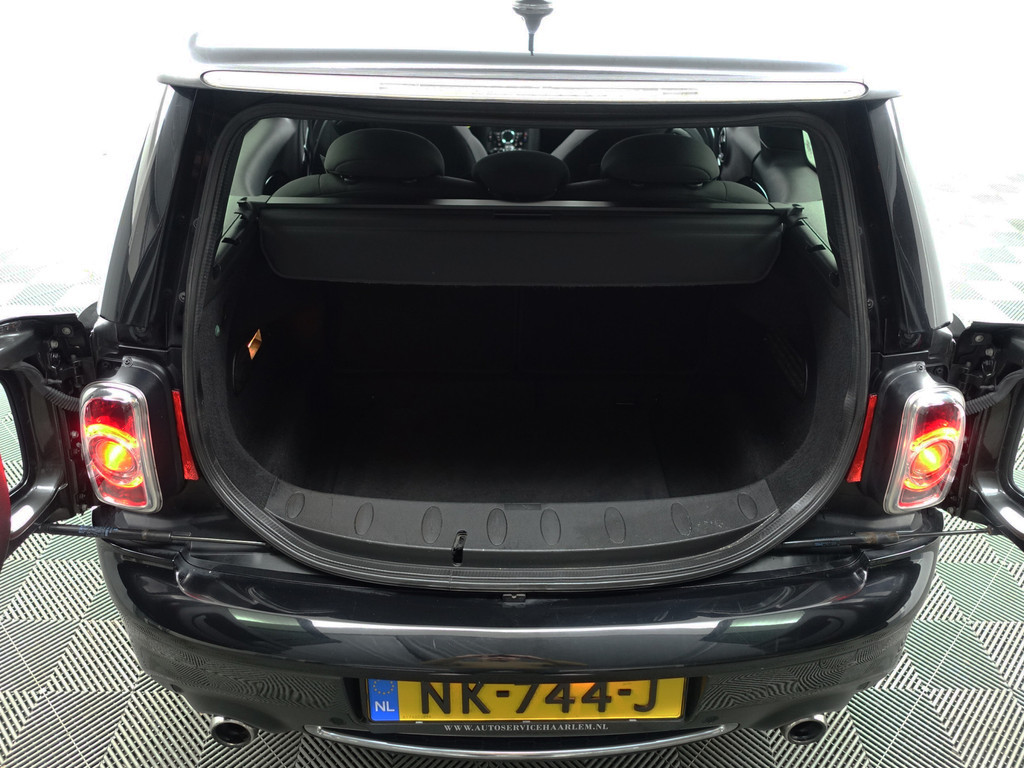 
MINI Clubman 1.6 Cooper S Final Edition Aut- Panoramadak, Park Assist, Navi, BI Xenon, Sfeerverlichting, Two Tone vol									
