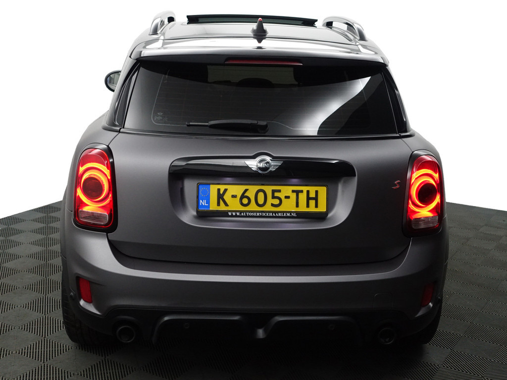 
								MINI Countryman 2.0 Cooper S 192pk John Cooper Works Aut- Two Tone, Panoramadak, Sfeerverlichting, Ada Cruise, Xenon Led, Dynamic Select vol									