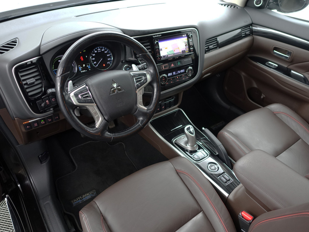 
								Mitsubishi Outlander 2.0 PHEV Instyle+ Aut- Schuifdak, Design Leder Interieur, 360 Camera, Stuur/Stoelverwarming, Ada Cruise vol									