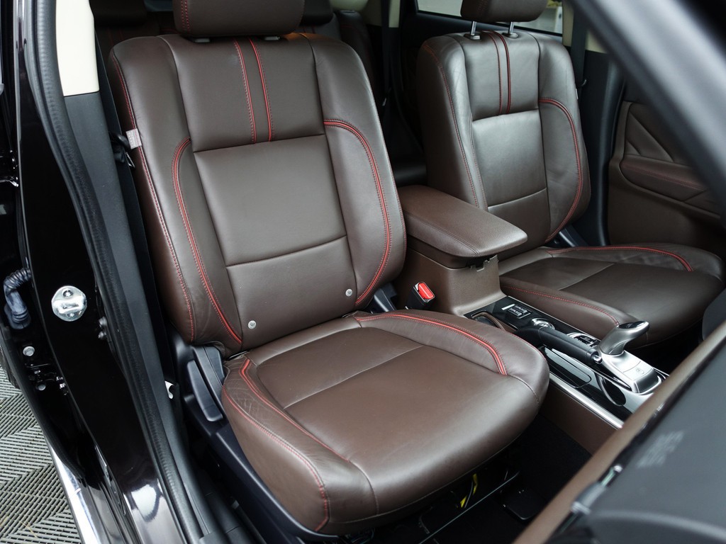 
								Mitsubishi Outlander 2.0 PHEV Instyle+ Aut- Schuifdak, Design Leder Interieur, 360 Camera, Stuur/Stoelverwarming, Ada Cruise vol									