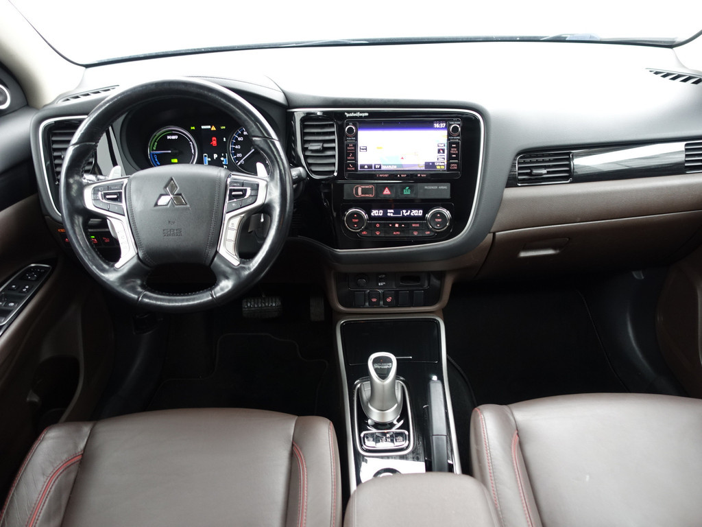
								Mitsubishi Outlander 2.0 PHEV Instyle+ Aut- Schuifdak, Design Leder Interieur, 360 Camera, Stuur/Stoelverwarming, Ada Cruise vol									