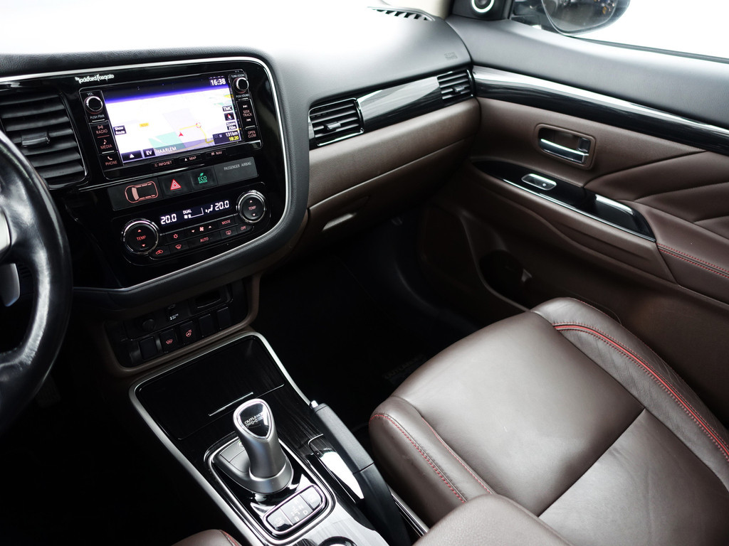 
								Mitsubishi Outlander 2.0 PHEV Instyle+ Aut- Schuifdak, Design Leder Interieur, 360 Camera, Stuur/Stoelverwarming, Ada Cruise vol									