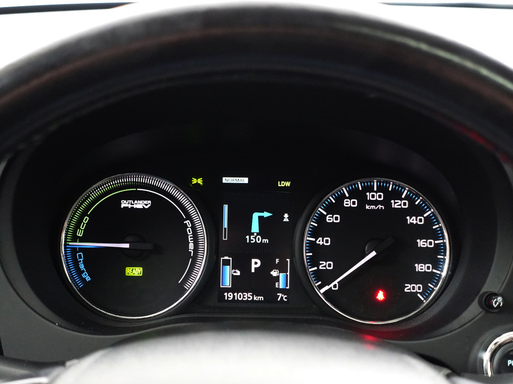 
								Mitsubishi Outlander 2.0 PHEV Instyle+ Aut- Schuifdak, Design Leder Interieur, 360 Camera, Stuur/Stoelverwarming, Ada Cruise vol									