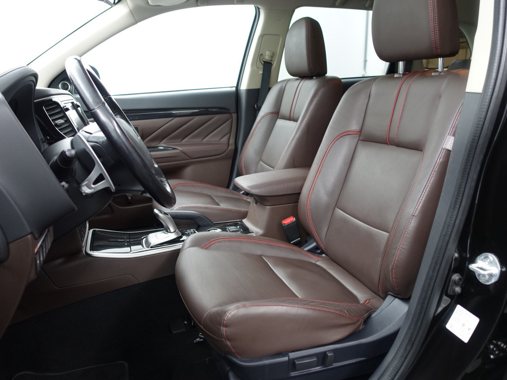 
								Mitsubishi Outlander 2.0 PHEV Instyle+ Aut- Schuifdak, Design Leder Interieur, 360 Camera, Stuur/Stoelverwarming, Ada Cruise vol									