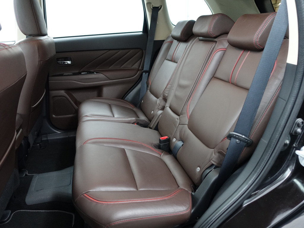 
								Mitsubishi Outlander 2.0 PHEV Instyle+ Aut- Schuifdak, Design Leder Interieur, 360 Camera, Stuur/Stoelverwarming, Ada Cruise vol									