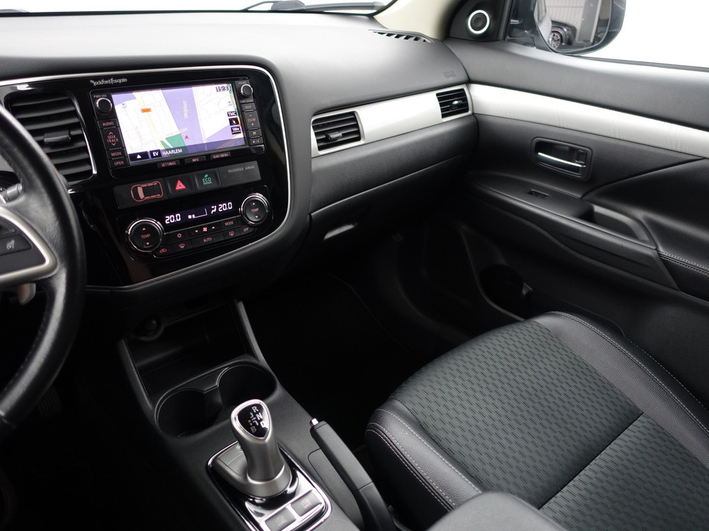 
								Mitsubishi Outlander 2.0 PHEV 4WD Executive Edition X-Line Aut- Camera, Trekhaak, Leder Interieur, Navi, Clima, Cruise vol									