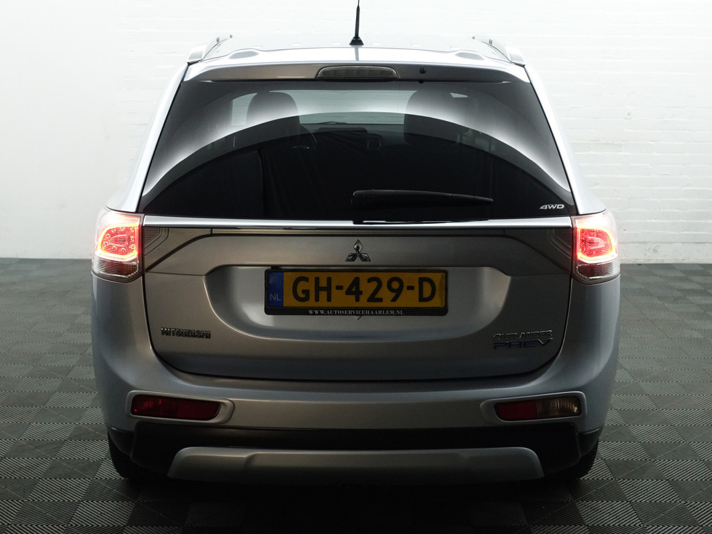 
								Mitsubishi Outlander 2.0 PHEV 4WD Executive Edition X-Line Aut- Camera, Trekhaak, Leder Interieur, Navi, Clima, Cruise vol									