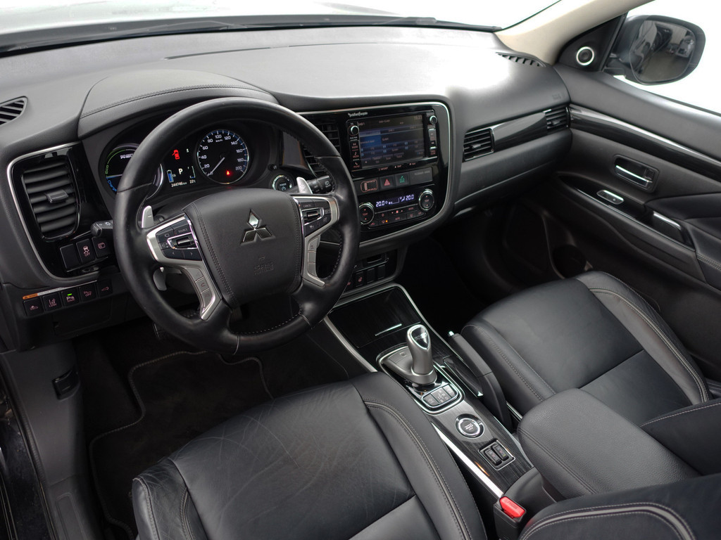 
Mitsubishi Outlander 2.0 PHEV instyle+ Aut- Schuifdak, 360 Camera, Xenon Led, Stuur/Stoelverwarming, Ada Cruise vol									