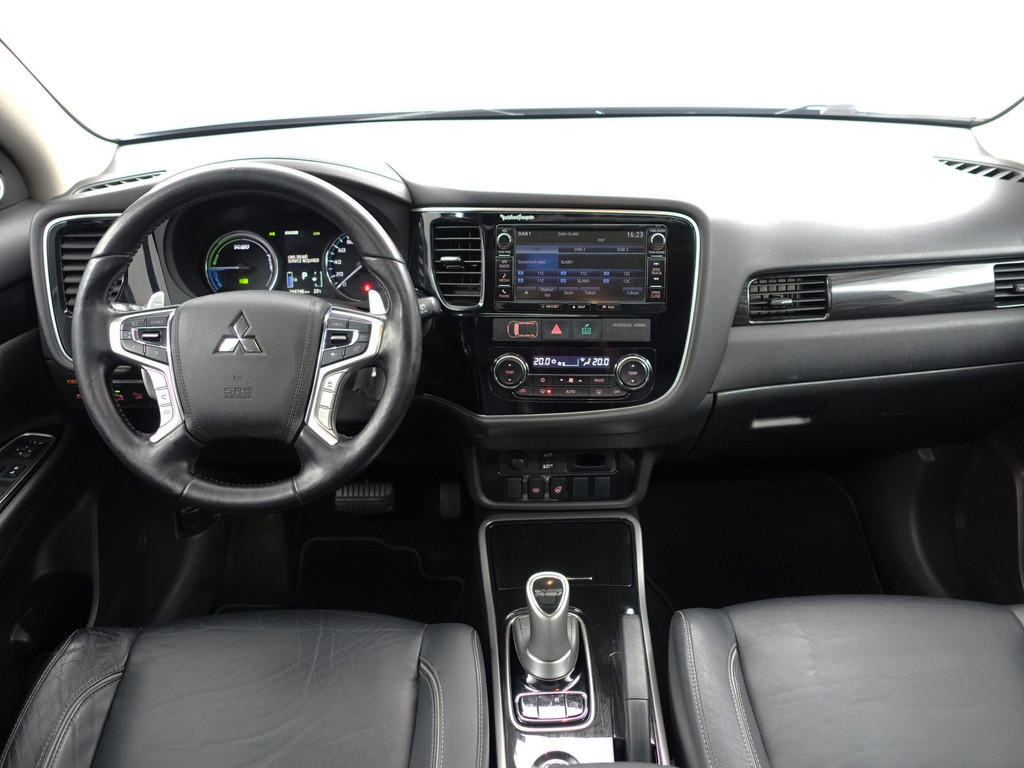 
Mitsubishi Outlander 2.0 PHEV instyle+ Aut- Schuifdak, 360 Camera, Xenon Led, Stuur/Stoelverwarming, Ada Cruise vol									