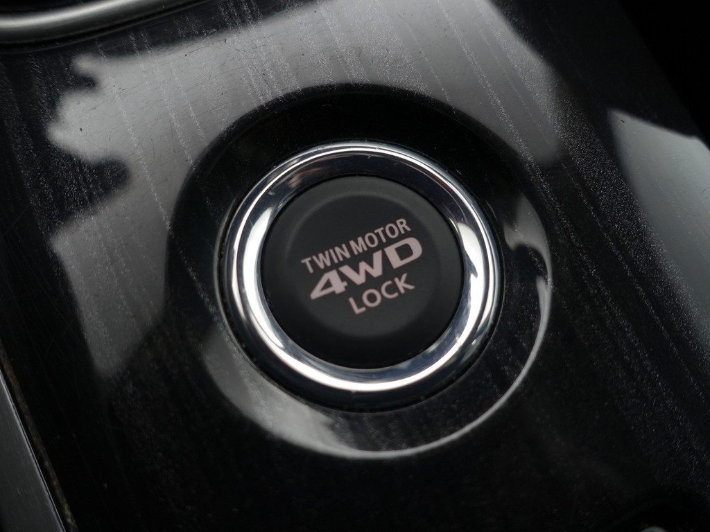 
Mitsubishi Outlander 2.0 PHEV instyle+ Aut- Schuifdak, 360 Camera, Xenon Led, Stuur/Stoelverwarming, Ada Cruise vol									