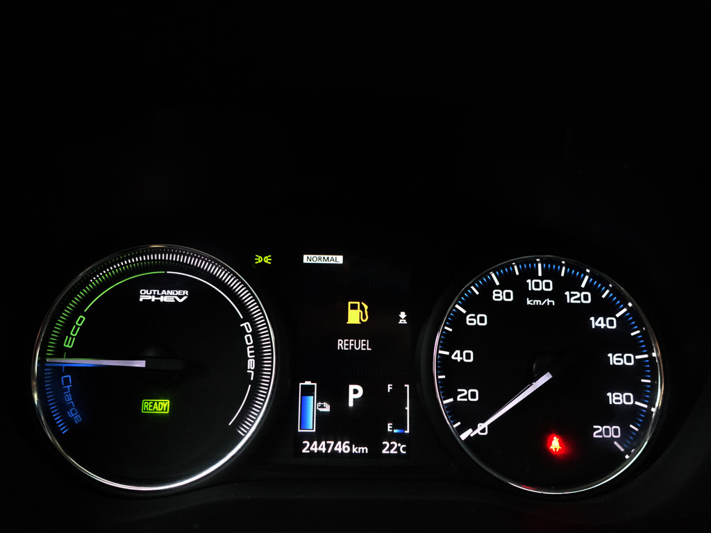 
Mitsubishi Outlander 2.0 PHEV instyle+ Aut- Schuifdak, 360 Camera, Xenon Led, Stuur/Stoelverwarming, Ada Cruise vol									