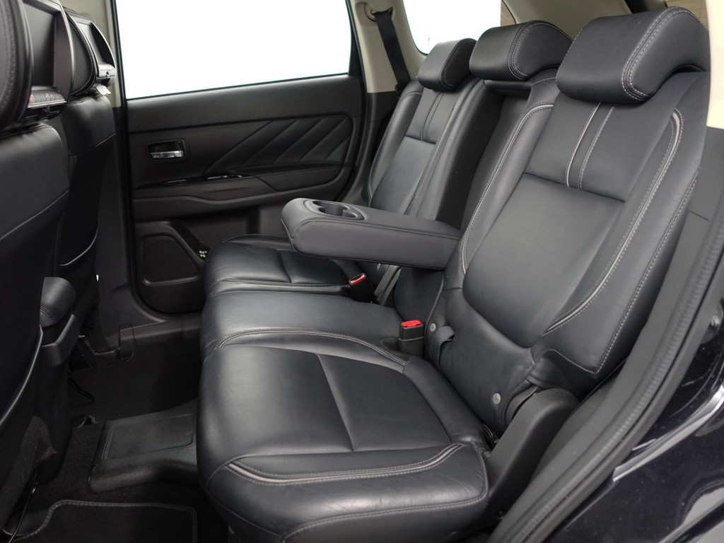 
Mitsubishi Outlander 2.0 PHEV instyle+ Aut- Schuifdak, 360 Camera, Xenon Led, Stuur/Stoelverwarming, Ada Cruise vol									