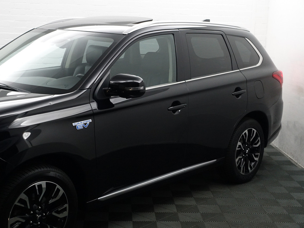 
Mitsubishi Outlander 2.0 PHEV instyle+ Aut- Schuifdak, 360 Camera, Xenon Led, Stuur/Stoelverwarming, Ada Cruise vol									