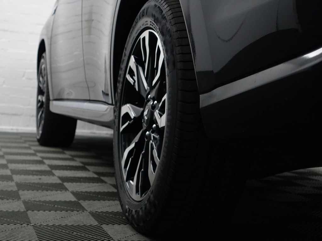 
Mitsubishi Outlander 2.0 PHEV instyle+ Aut- Schuifdak, 360 Camera, Xenon Led, Stuur/Stoelverwarming, Ada Cruise vol									